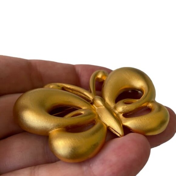 Vintage Matte Gold Tone Butterfly Brooch Dimensional Figural Fashion Pin Unisex - Picture 2 of 6